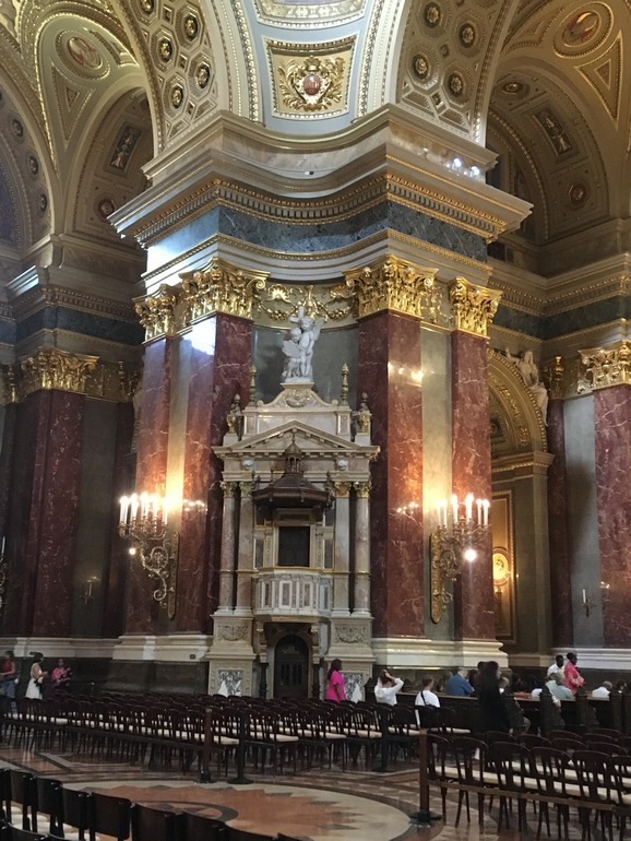 Interieur St. Stefans basiliek